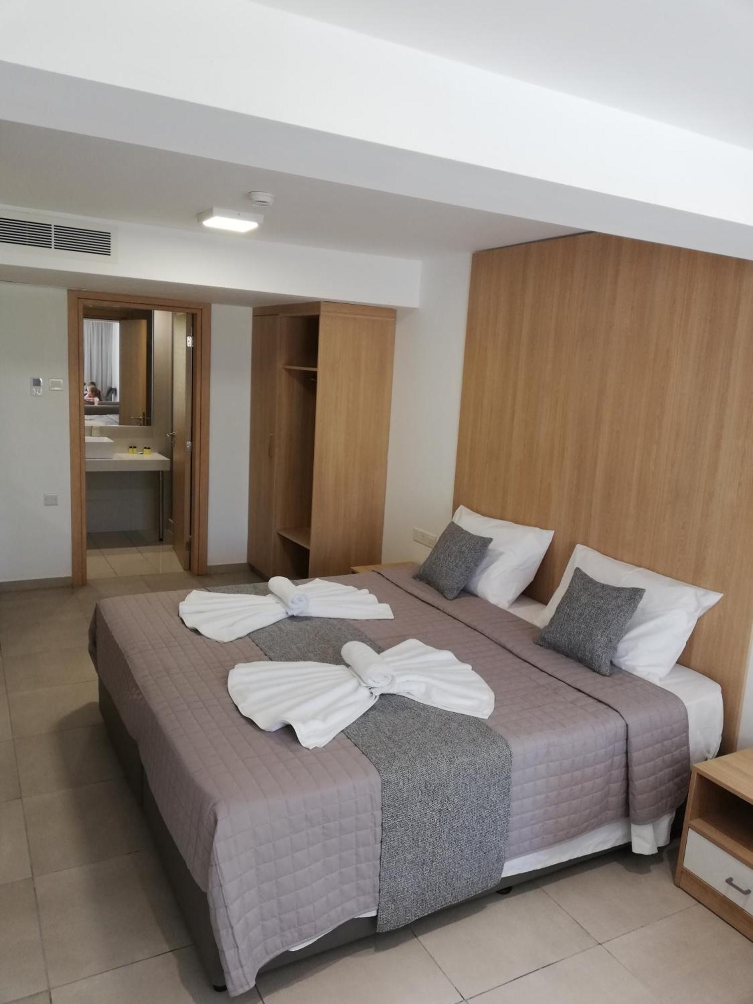JOY Hotel Apts Agia Napa Exterior foto